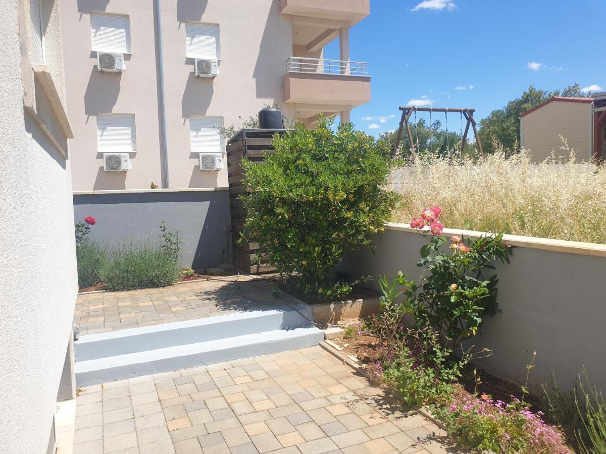 Apartmani Bepo Sveti Filip i Jakov Bagian luar foto