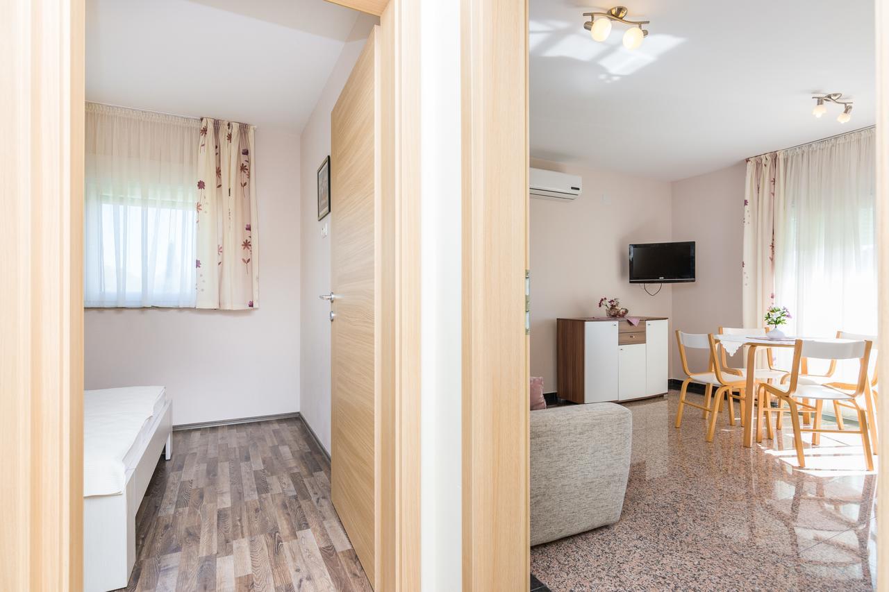 Apartmani Bepo Sveti Filip i Jakov Bagian luar foto