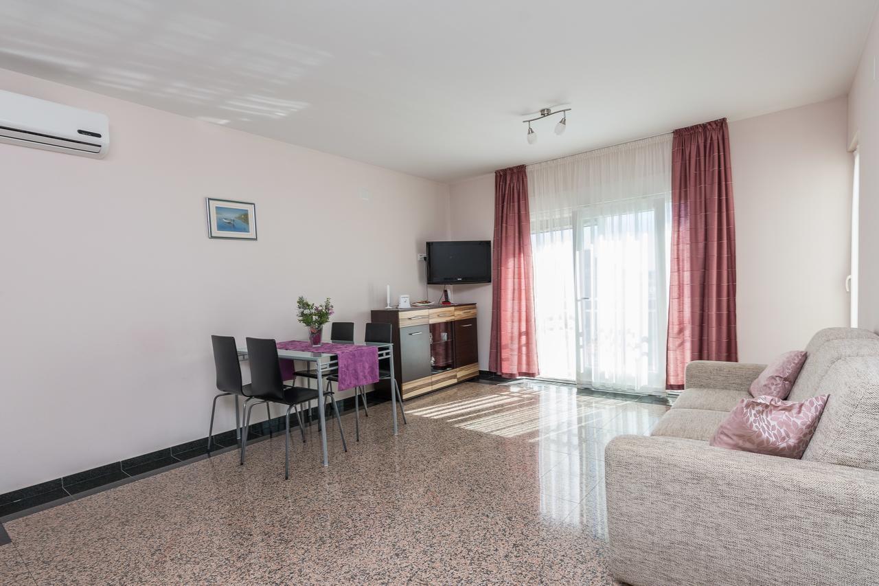 Apartmani Bepo Sveti Filip i Jakov Bagian luar foto