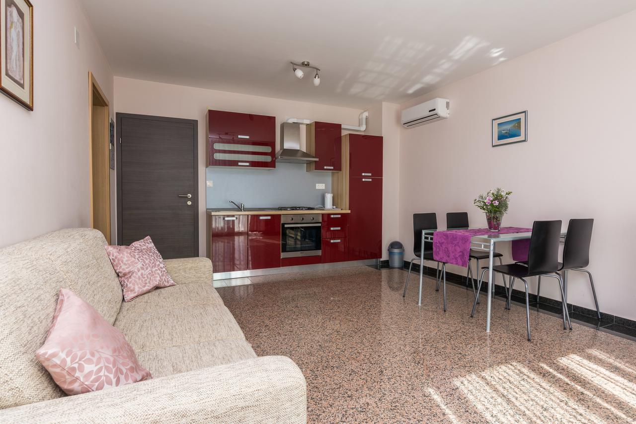 Apartmani Bepo Sveti Filip i Jakov Bagian luar foto
