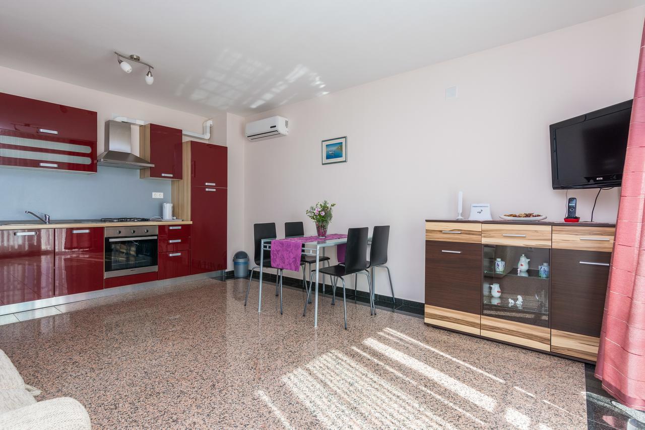 Apartmani Bepo Sveti Filip i Jakov Bagian luar foto