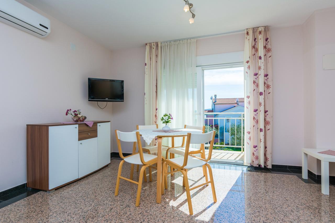 Apartmani Bepo Sveti Filip i Jakov Bagian luar foto